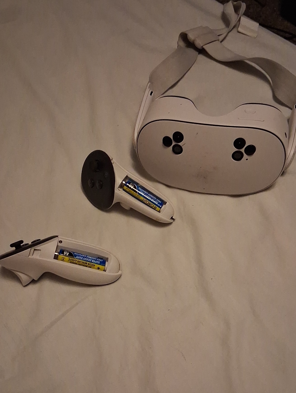 Standalone White VR Headset with Two White Motion Controllers